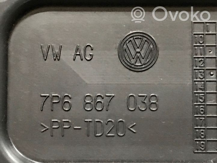 Volkswagen Touareg II Apatinis, bagažinės šono, apdailos skydas 7P6867038