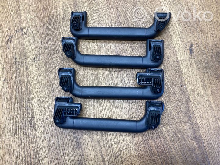 Volkswagen Touareg II Un set di maniglie per il soffitto 7P0857644B