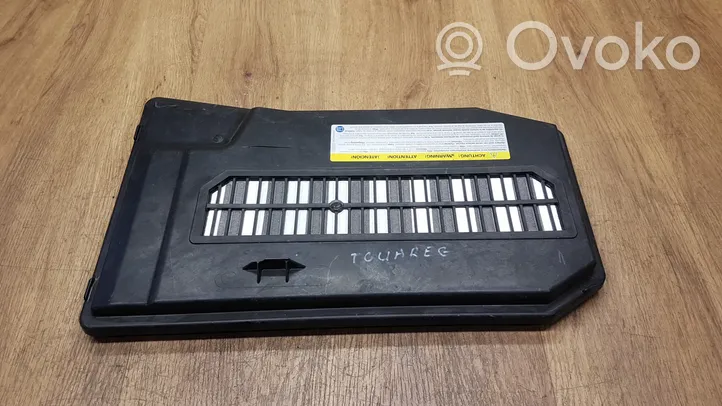 Volkswagen Touareg II Battery box tray cover/lid 7L0864643B