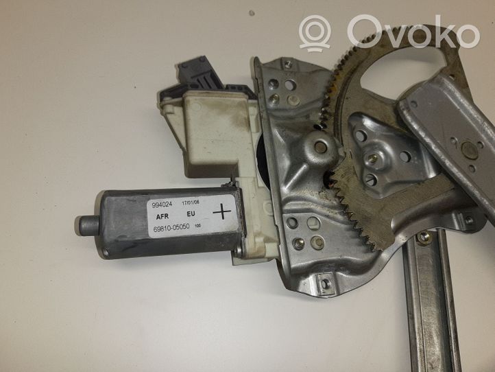 Toyota Avensis T250 Alzacristalli della portiera anteriore con motorino 6981005050