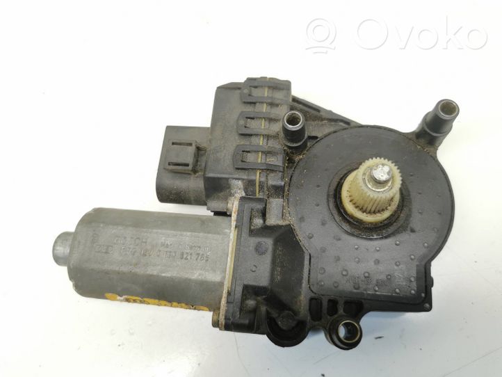 Audi A4 S4 B5 8D Silniczek podnoszenia szyby drzwi tylnych 4B0959802B