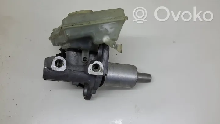 Audi A4 S4 B7 8E 8H Główny cylinder hamulca 32057009