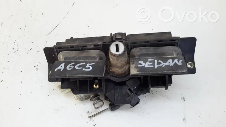 Audi A6 S6 C5 4B Maniglia esterna del portellone posteriore/bagagliaio 8D9827565C