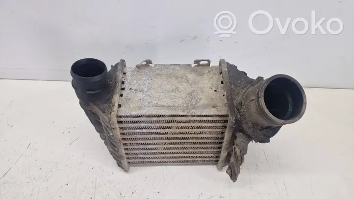 Volkswagen Golf III Chłodnica powietrza doładowującego / Intercooler 1H0146805