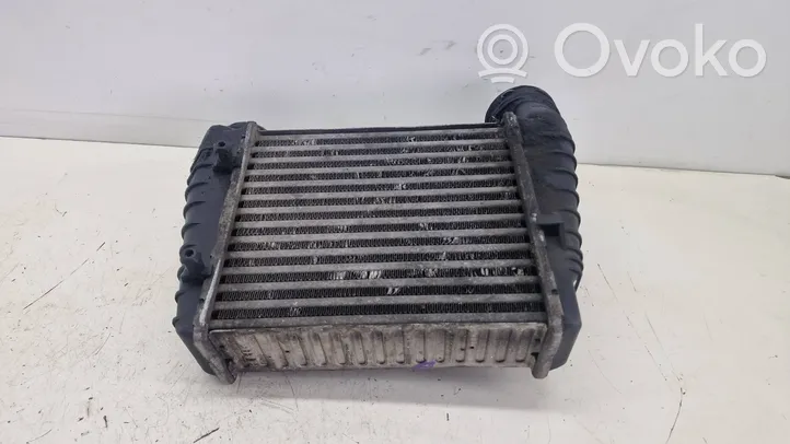 Volkswagen PASSAT B5.5 Radiatore intercooler 8D0145805C