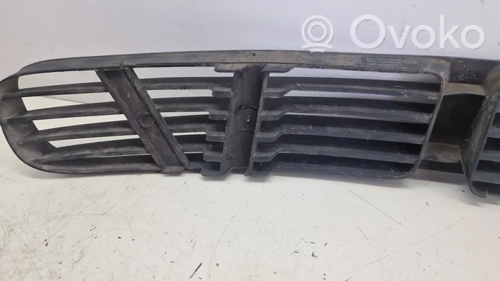 Volkswagen PASSAT B5 Front bumper lower grill 3B0853677B