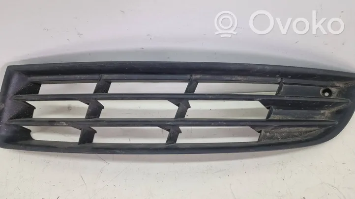 Volkswagen PASSAT B6 Grille inférieure de pare-chocs avant 3C0853665B