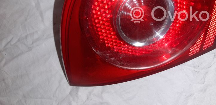 Volkswagen Golf V Lampy tylnej klapy bagażnika 1K6945093G