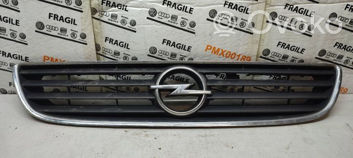 Opel Zafira A Front bumper upper radiator grill 90580685