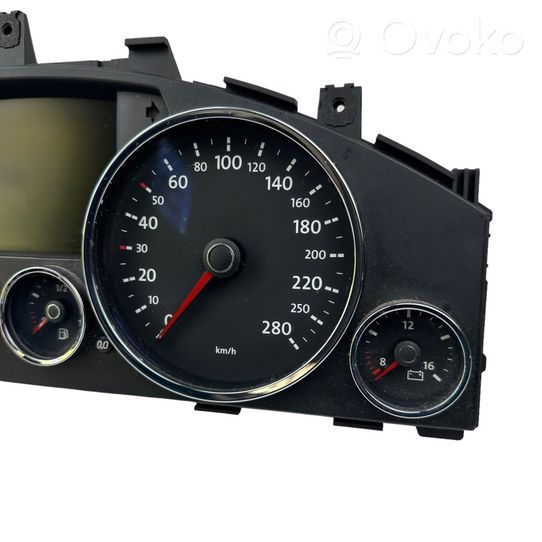 Volkswagen Touareg I Speedometer (instrument cluster) 7L6920885J