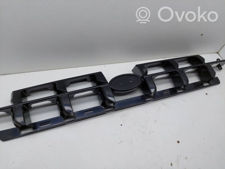 Hyundai Accent Grille calandre supérieure de pare-chocs avant 256025010C