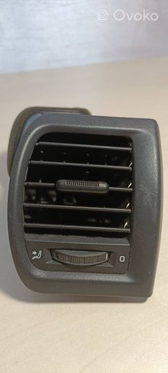 Skoda Roomster (5J) Centrālais gaisa ventilācijas režģis 5J0819702