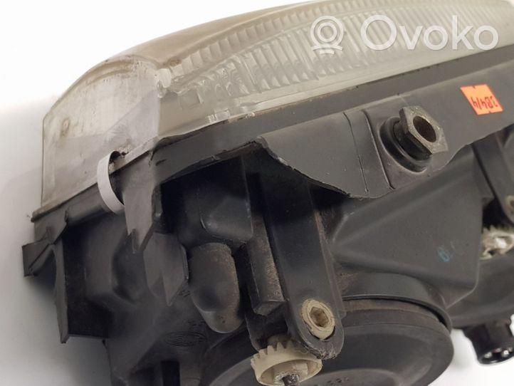 Volkswagen PASSAT B5 Lampa przednia 3B0941295A