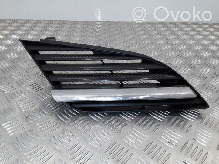 Nissan Primera Grille de calandre avant 62320AU300