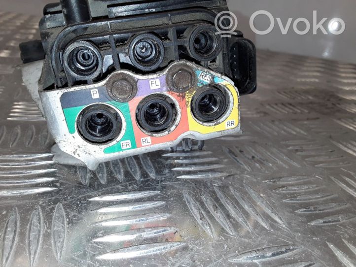 Porsche Cayenne (9PA) Blocco valvola della sospensione pneumatica 7LO616251