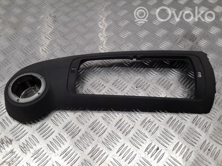 Dacia Sandero Rivestimento del pannello 8200739446