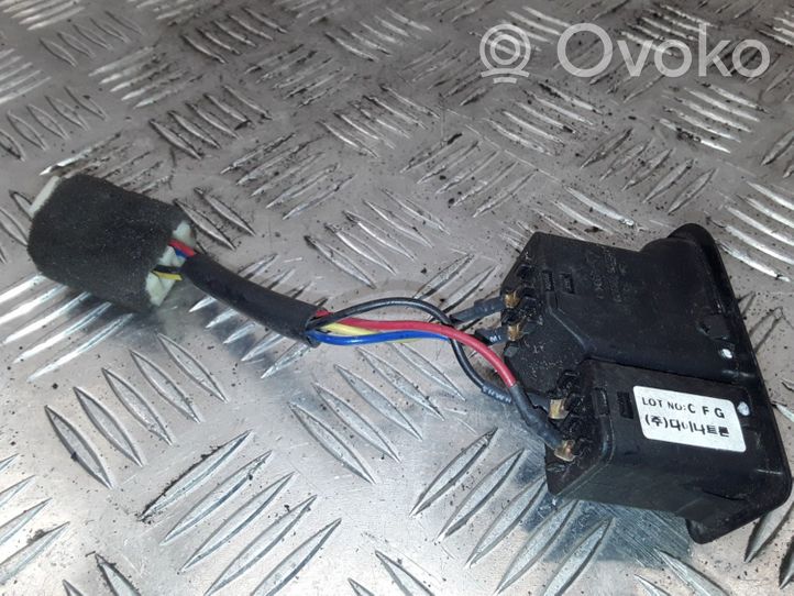 Hyundai Sonata Schalter Tankdeckel Tankklappe Tankentriegelung 935553K000