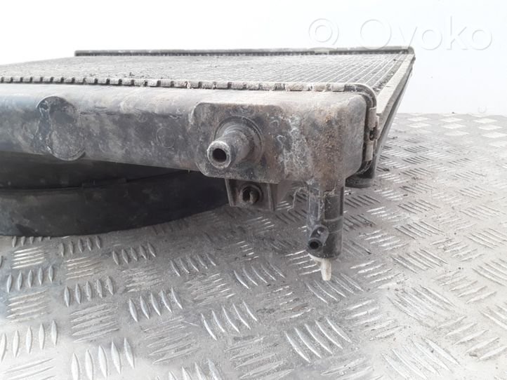 Mitsubishi Pajero Jäähdyttimen lauhdutin MR404894