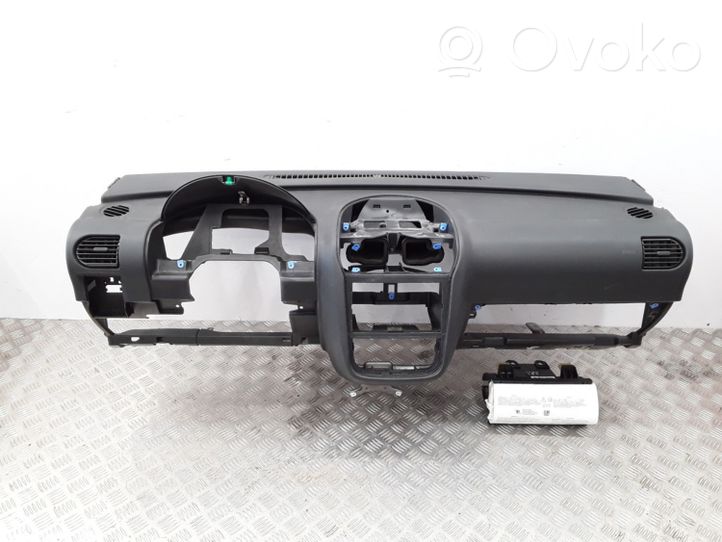 Opel Corsa C Dashboard 09114381