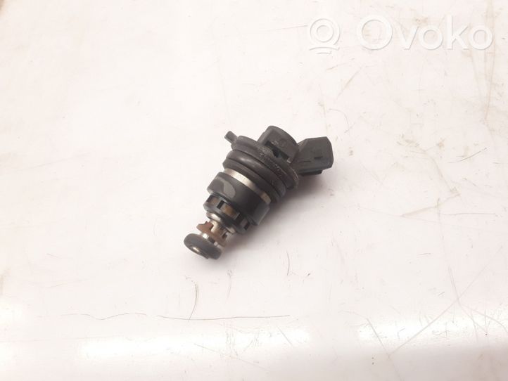 Peugeot 605 Injecteur de carburant 0280155613