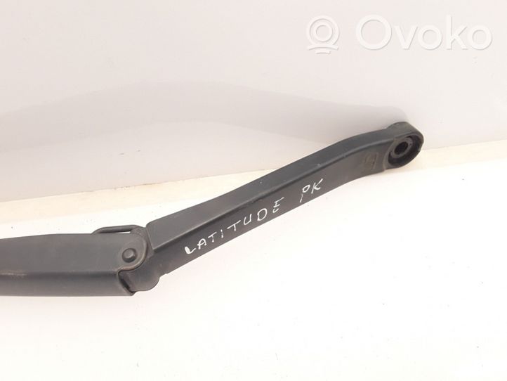 Renault Latitude (L70) Front wiper blade arm 