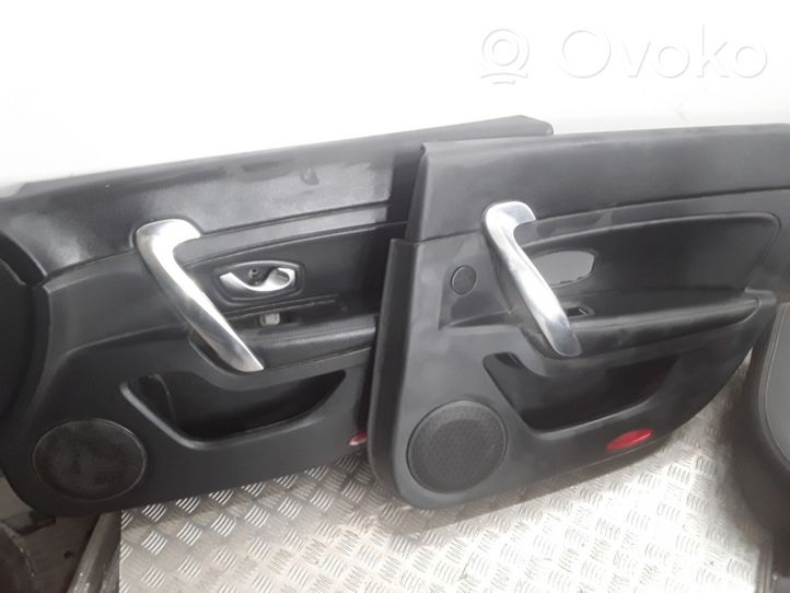 Renault Latitude (L70) Seat set 