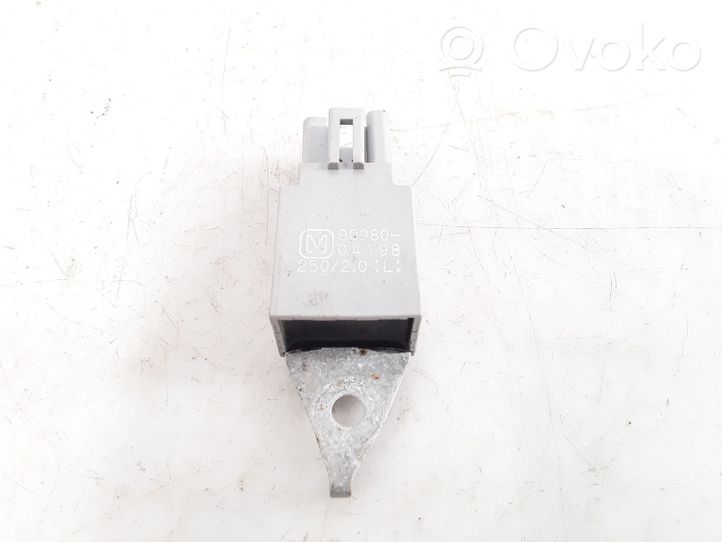 Toyota Avensis T270 Other relay 9098004198