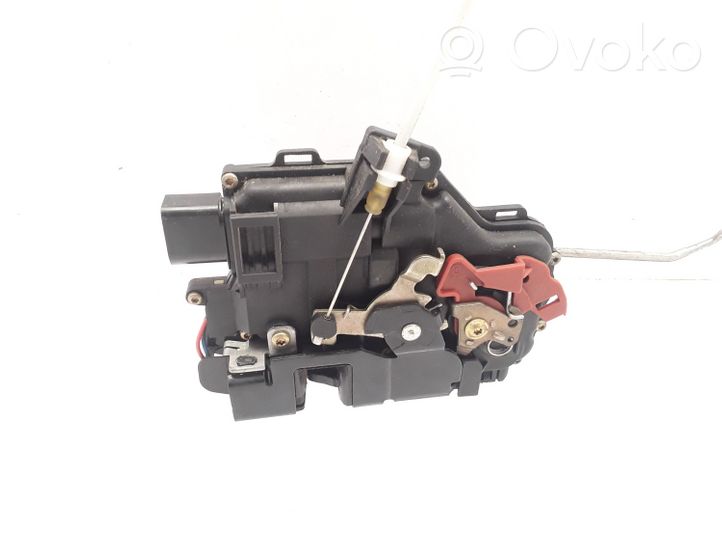 Audi A4 S4 B7 8E 8H Etuoven lukko 8E0837016C