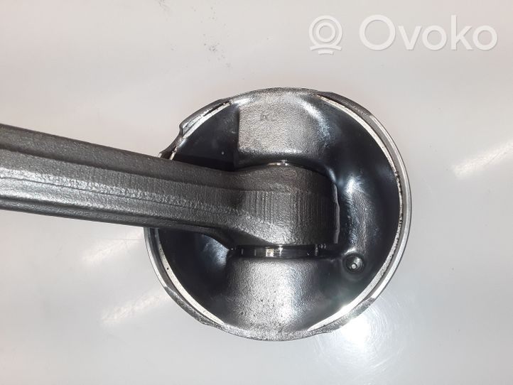 Nissan Primera Piston avec bielle YD22