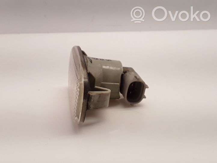 Toyota Corolla E120 E130 Indicatore di direzione del parafango anteriore 8173053010