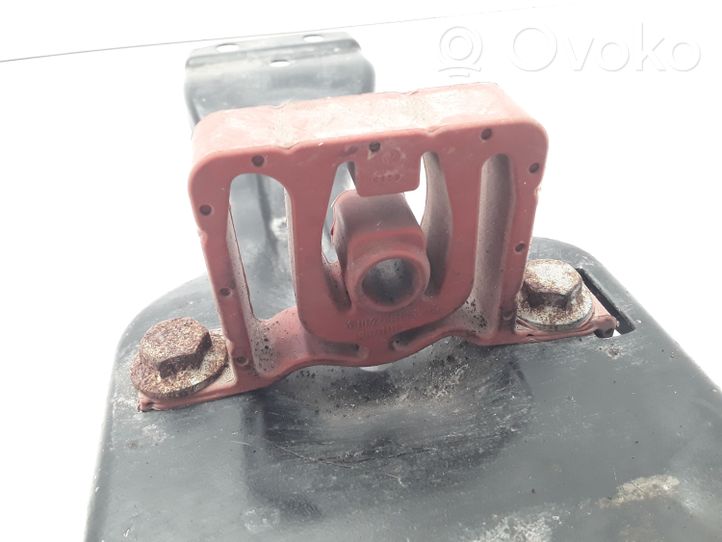 Audi Q3 8U Staffa/supporto di montaggio della marmitta 5N0802117