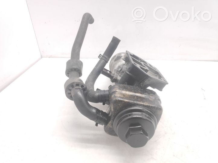 Volkswagen Caddy Supporto di montaggio del filtro dell’olio 045115389G