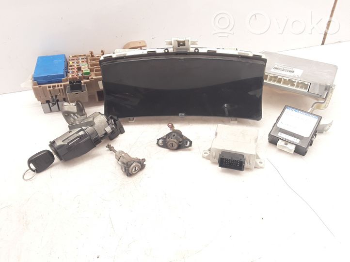 Toyota Corolla E120 E130 Komputer / Sterownik ECU i komplet kluczy 8966102A60