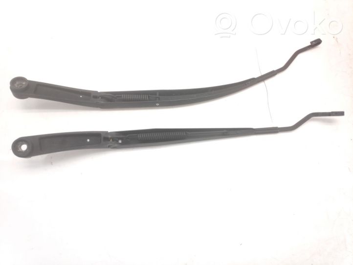 Hyundai Grandeur Front wiper blade arm 