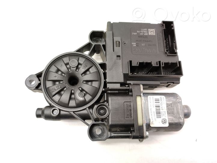 Volkswagen PASSAT B7 Moteur de lève-vitre de porte avant 0130822451