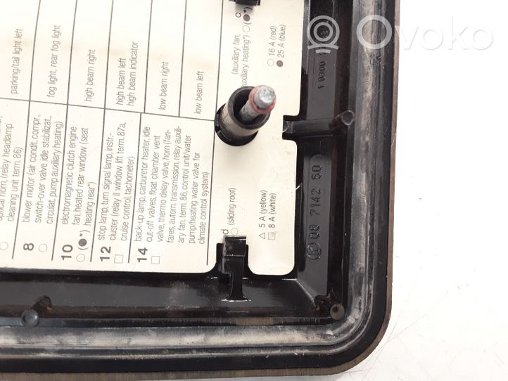 Mercedes-Benz W123 Fuse box cover 1235400082