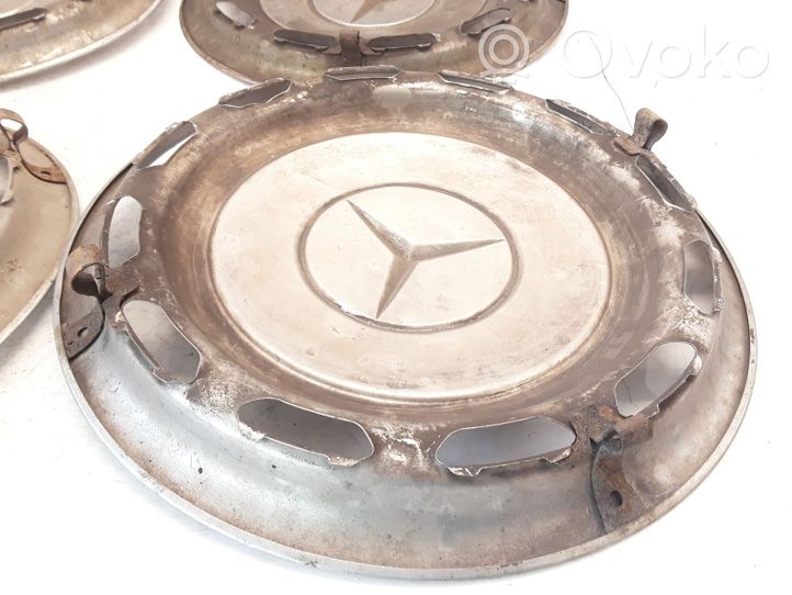 Mercedes-Benz W123 R 14 riteņa dekoratīvais disks (-i) 