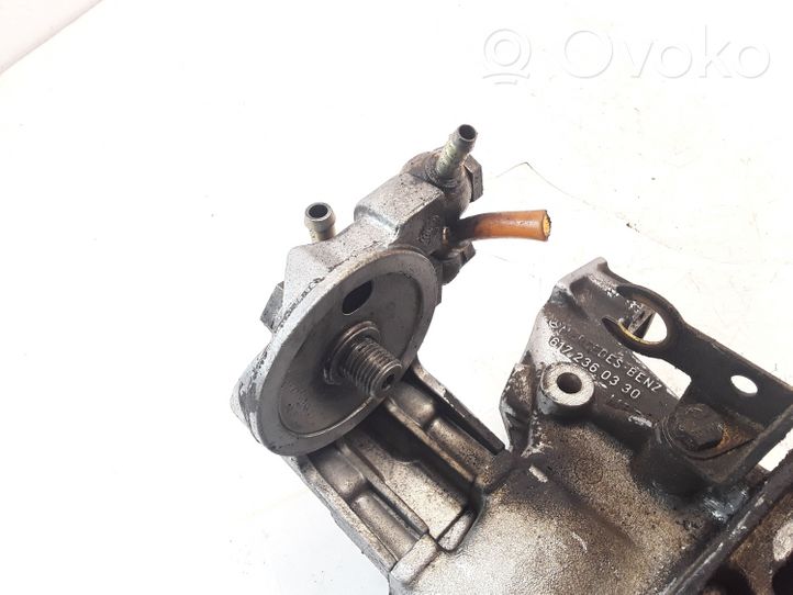 Mercedes-Benz W123 Support de montage de filtre à carburant 6172360330