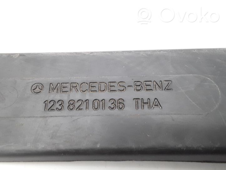 Mercedes-Benz W123 Autres pièces intérieures 1238210136