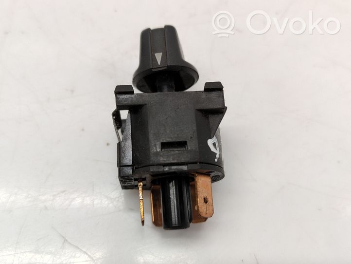 Volkswagen Polo II 86C 2F Interruptor de control del ventilador interior 171959511