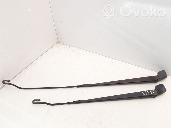 Renault Scenic I Windshield/front glass wiper blade 7700843526