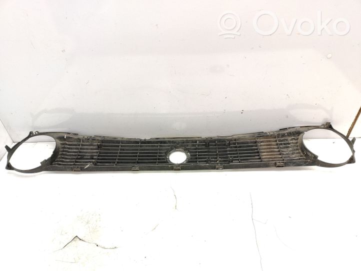 Volkswagen Polo II 86C 2F Grille calandre supérieure de pare-chocs avant 867853653E