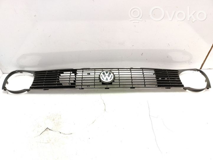 Volkswagen Polo II 86C 2F Grotelės viršutinės 867853653E