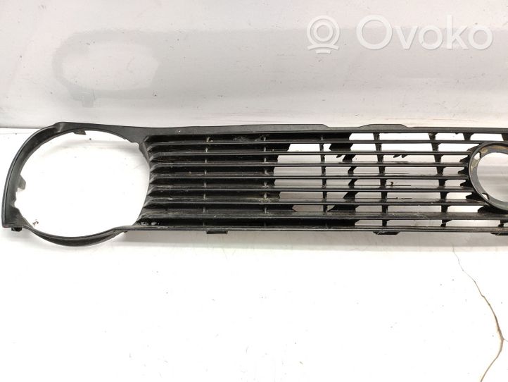 Volkswagen Polo II 86C 2F Maskownica / Grill / Atrapa górna chłodnicy 867853653E