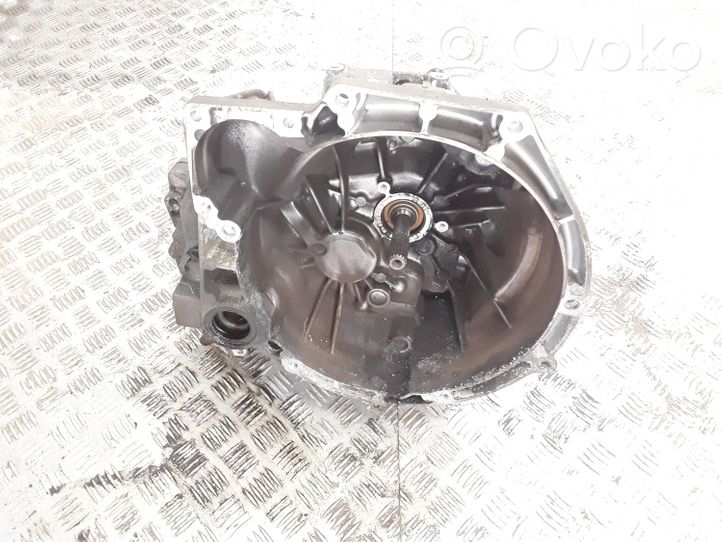 Mazda 2 Manualna 5-biegowa skrzynia biegów 8A6R7002EA