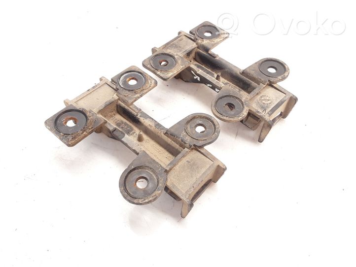 Audi 80 90 B2 Support de pare-chocs arrière 811807253