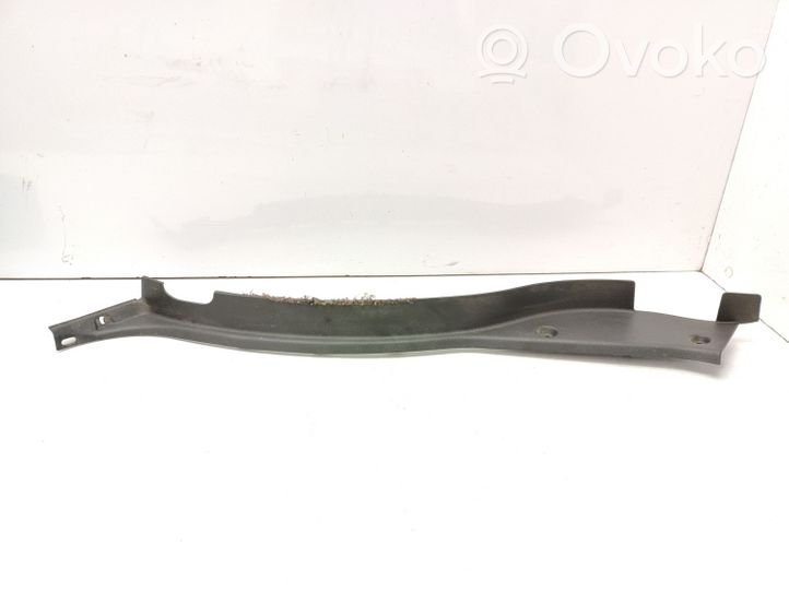 Mazda 929 Rivestimento passaruota posteriore H26068490