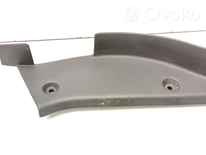 Mazda 929 Rivestimento passaruota posteriore H26068480