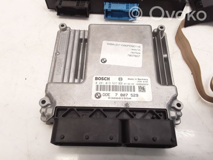 BMW 1 E81 E87 Engine ECU kit and lock set 0281013537