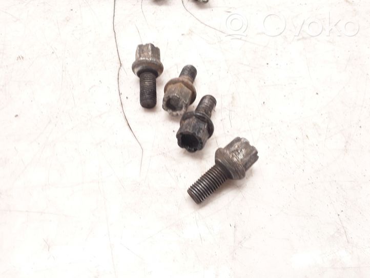 Volkswagen Polo II 86C 2F Nuts/bolts 